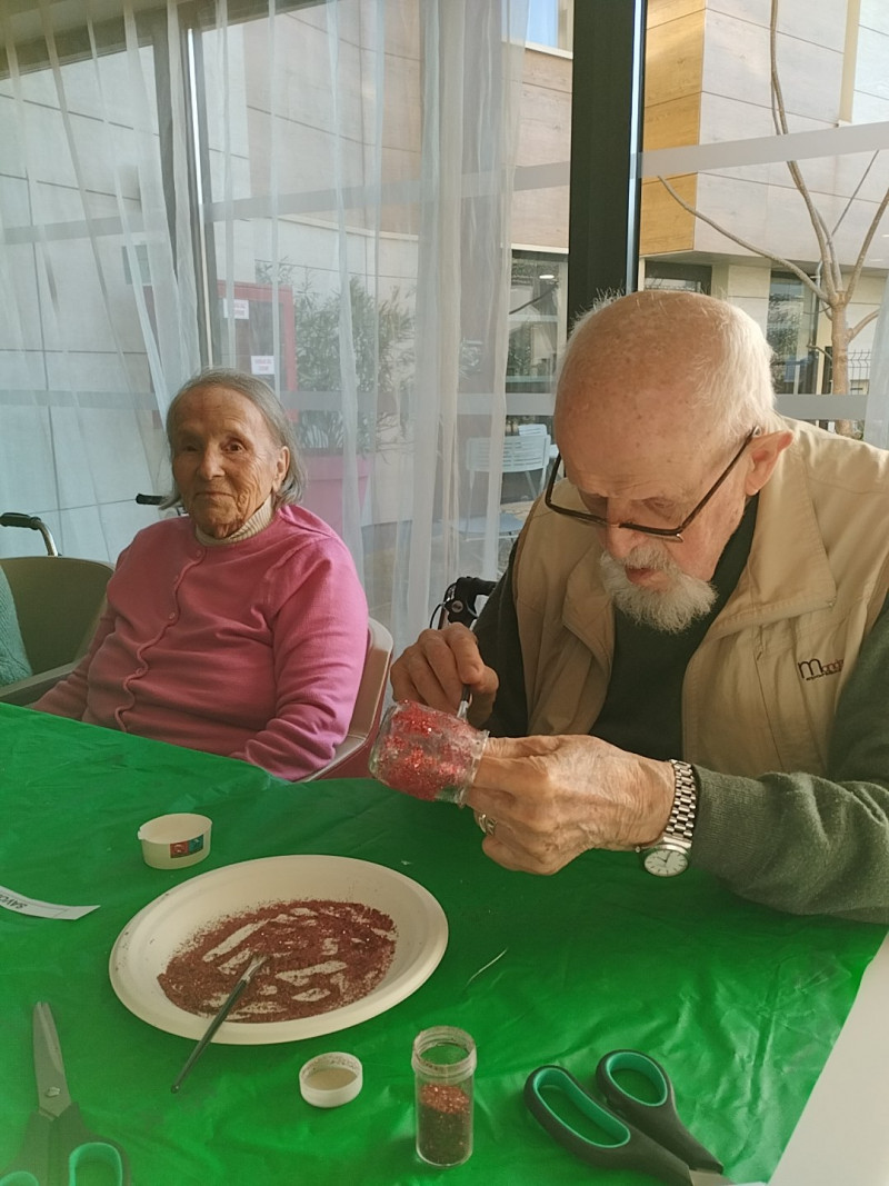 Un projet hivernal animé par une stagiaire : Création de photophores aux couleurs de la Savoie pour la "raclette party".