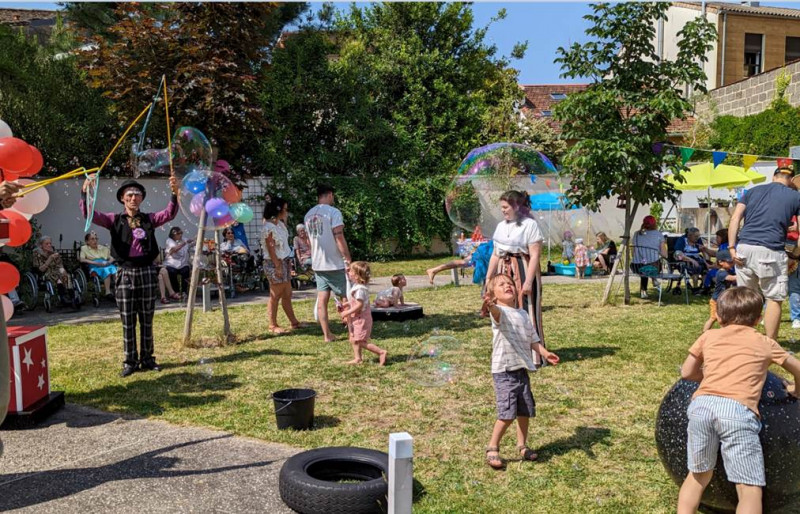 Fête foraine à la maison de retraite La Canopée